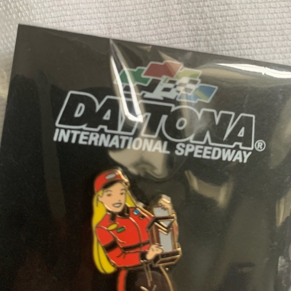 Vintage Daytona International Speedway Limited Edition Pin 2001, New in Package - Picture 5 of 5